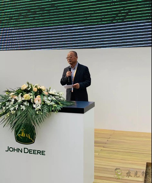 聚焦進(jìn)博會：約翰迪爾舉辦零件采購協(xié)議簽約儀式