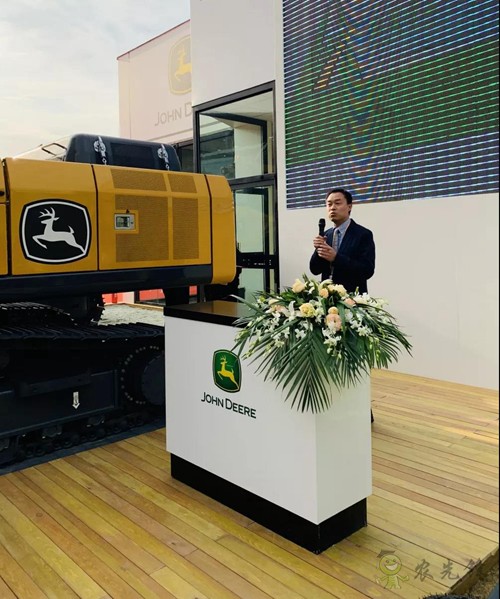 聚焦進(jìn)博會：約翰迪爾舉辦零件采購協(xié)議簽約儀式