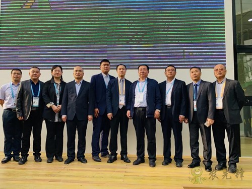 聚焦進(jìn)博會：約翰迪爾舉辦零件采購協(xié)議簽約儀式