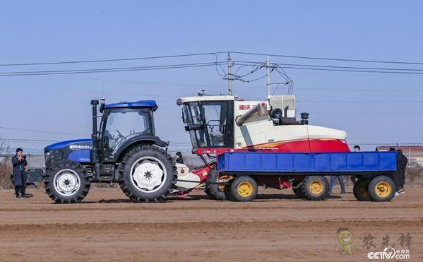 “智慧農機”助力鄉(xiāng)村振興 “無人農場”未來可期