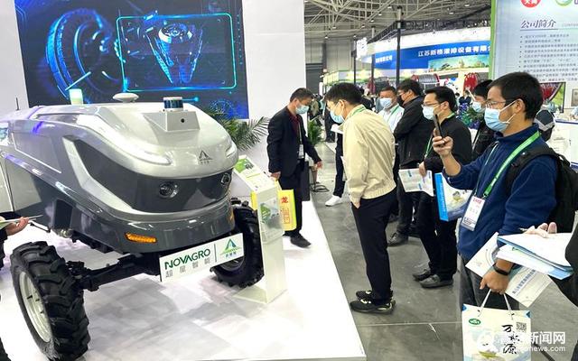 酷！超星智能新能源無人駕駛拖拉機首次亮相中國農機展